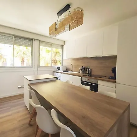 Superbe T3 Moderne Vue Avec Parking, Climatisation, Piscine Apartmán *