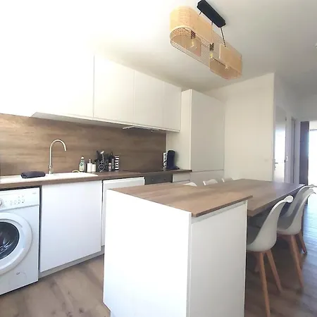 Superbe T3 Moderne Vue Avec Parking, Climatisation, Piscine *
