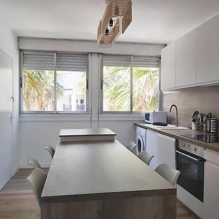 Superbe T3 Moderne Vue Avec Parking, Climatisation, Piscine