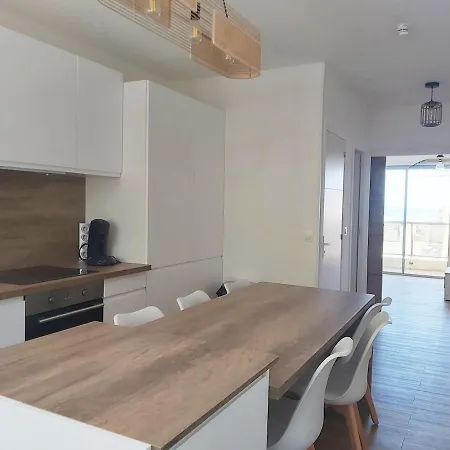 Superbe T3 Moderne Vue Avec Parking, Climatisation, Piscine *